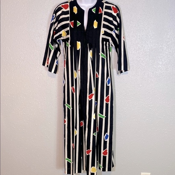 Keyloun Dresses & Skirts - VNTG Neiman Marcus Black and White Midi Dress with Crew Neck